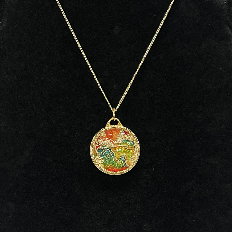 Collana a ciondolo paesaggistica con cloisonné fatto a mano con placcatura in oro 18K & Dual inciso-Design lato lato